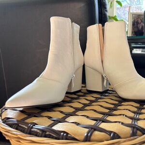 White point toe-boots